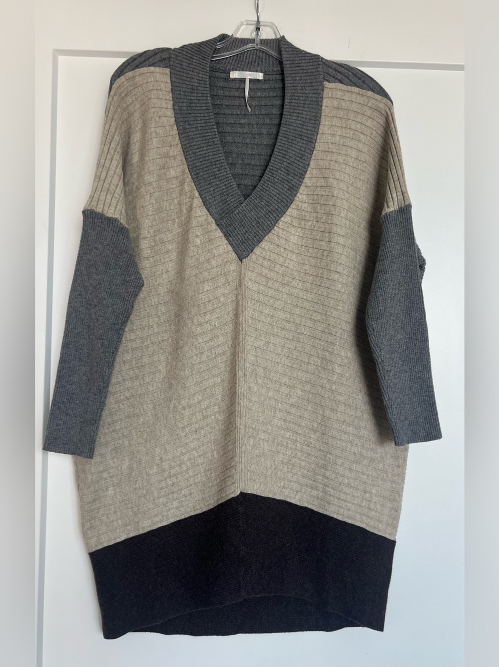 StitchDrop V-Neck Dolman Sleeve Ribbed Colorblock Sweater Beige Gray Brown Sz M